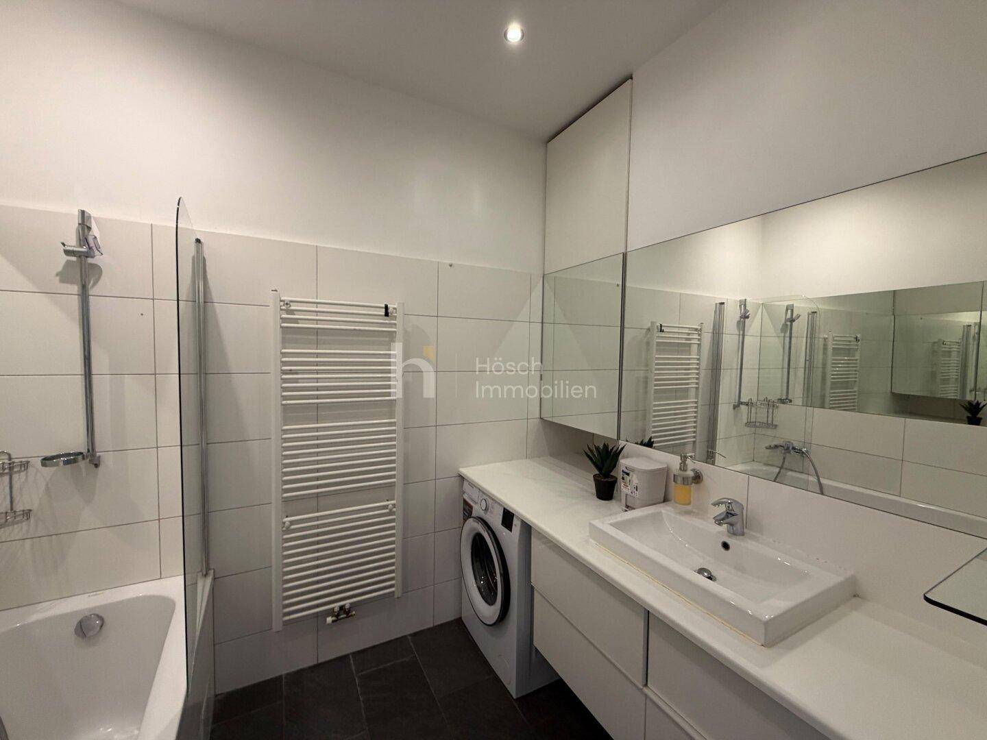 Bestand, rechte Wohnung – Badezimmer