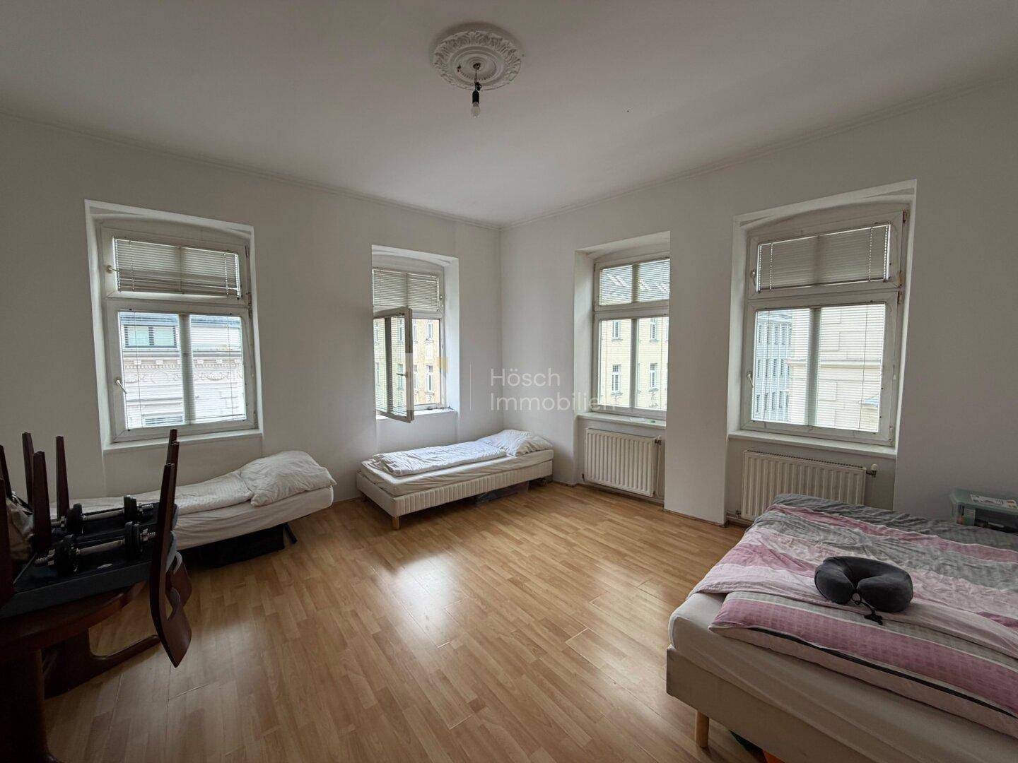 Bestand, mittlere Wohnung – Eckzimmer