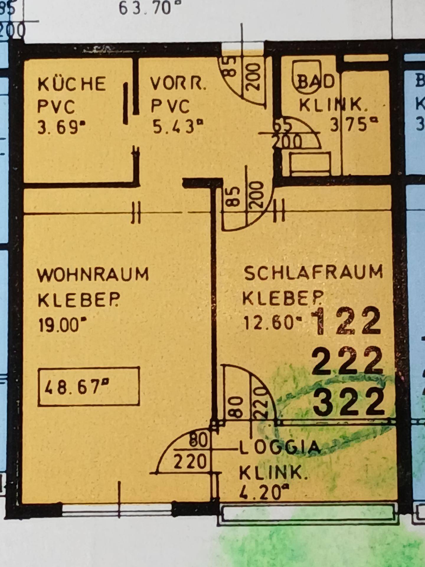 Grundriss einer Wohnung mit Wohnraum, Schlafzimmer, Küche, Bad und einer Loggia. Die Raumaufteilung ist klar strukturiert.