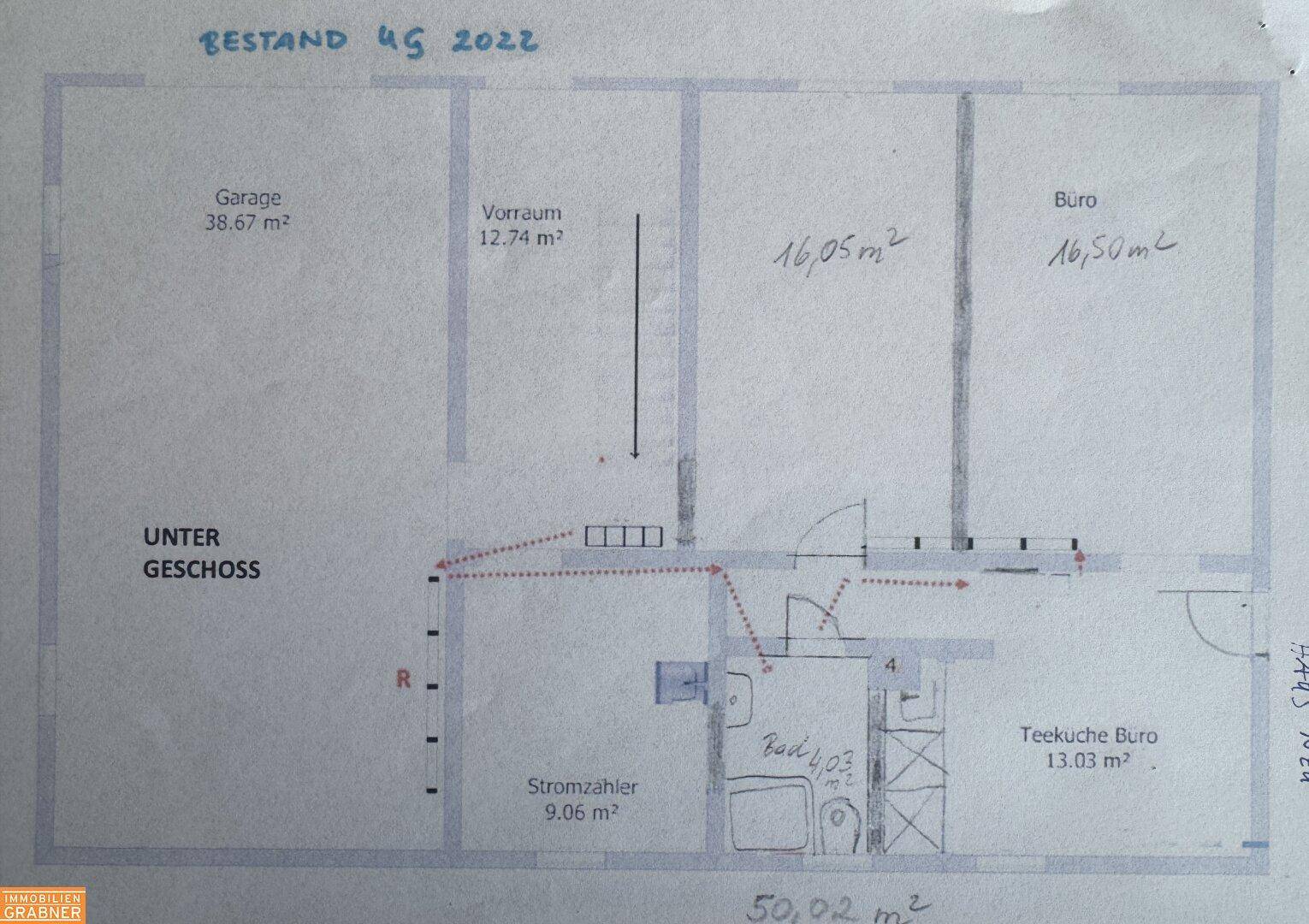 Grundriss des Untergeschosses mit Garage, Vorraum, Büro, Teeküche und Bad.