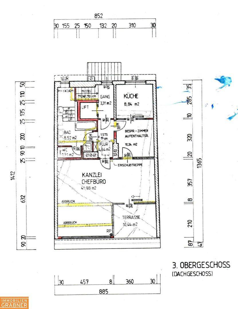 Grundriss des Dachgeschosses mit Chefbüro, Küche, Bad und Terrasse.