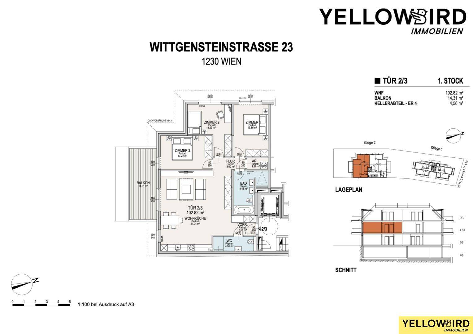 Grundriss einer Wohnung im ersten Stock mit drei Zimmern, Balkon und offenem Wohnbereich.