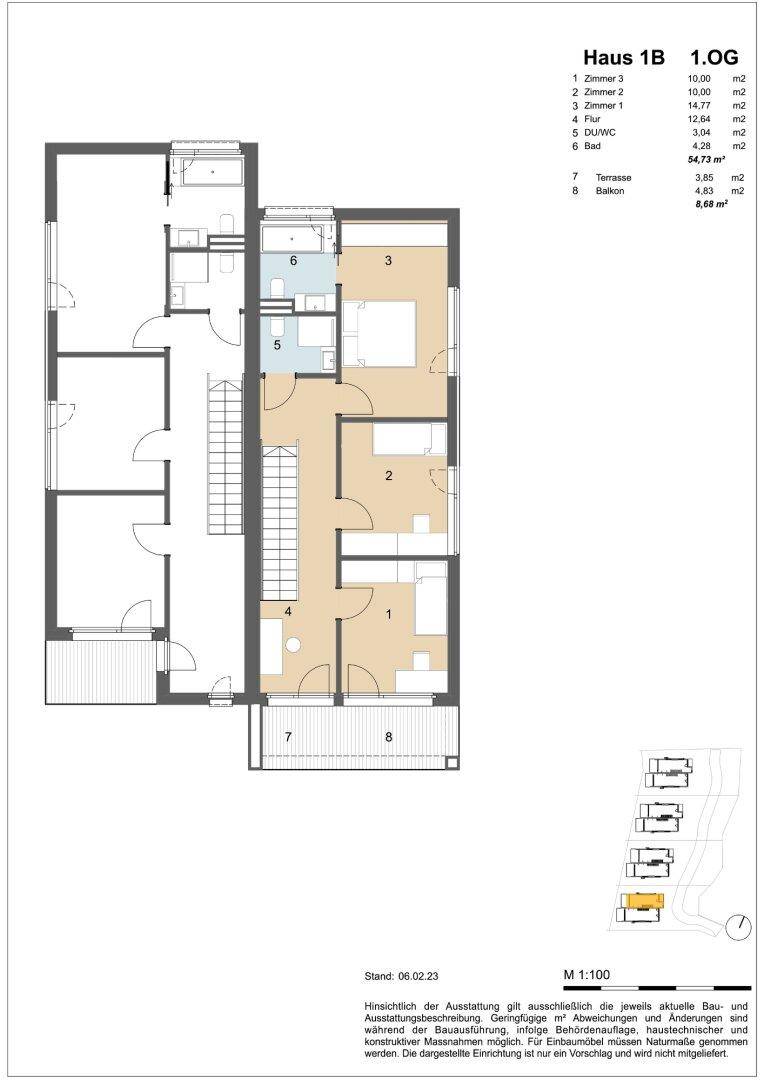 Grundriss des Obergeschosses von Haus 1B mit drei Schlafzimmern, zwei Bädern und Terrasse.