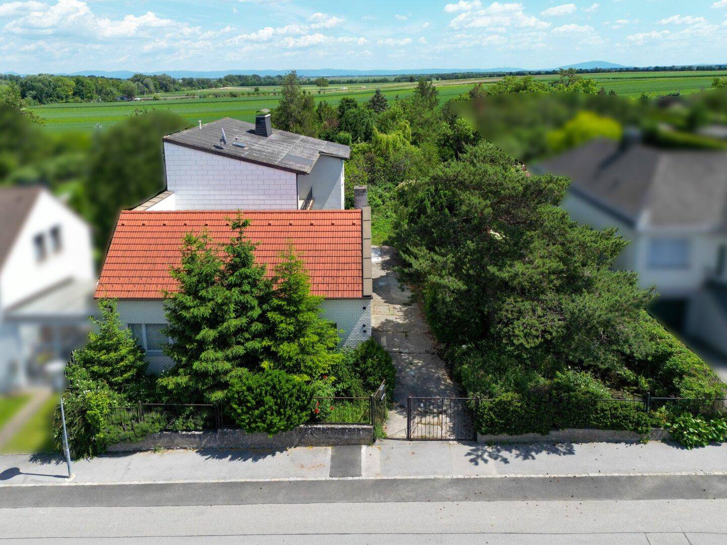 Grundstück