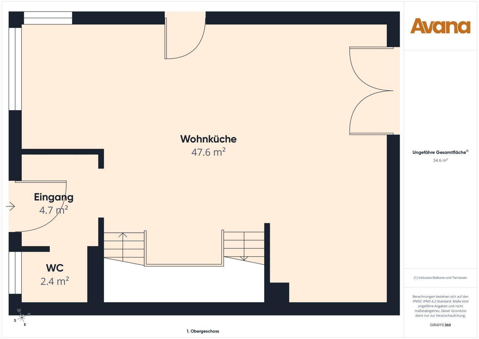 Grundriss des Erdgeschosses mit offener Wohnküche, Eingangsbereich und separatem WC.