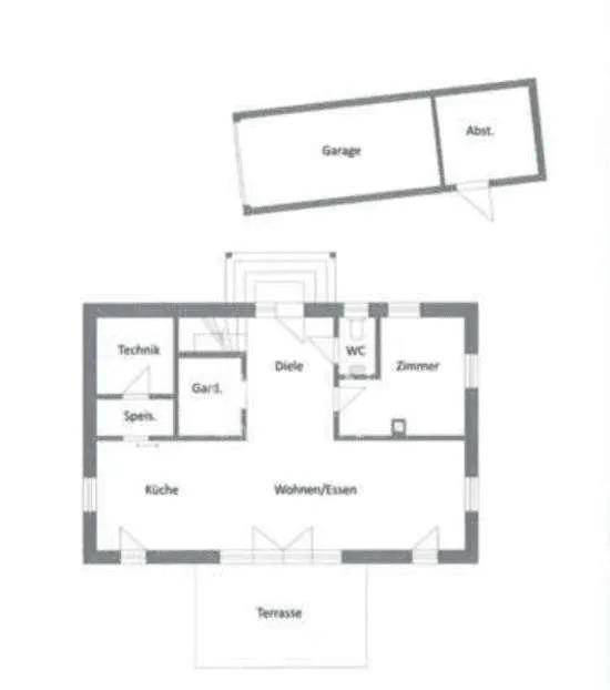 Grundriss des Erdgeschosses mit Küche, Wohn-/Essbereich und Terrasse.
