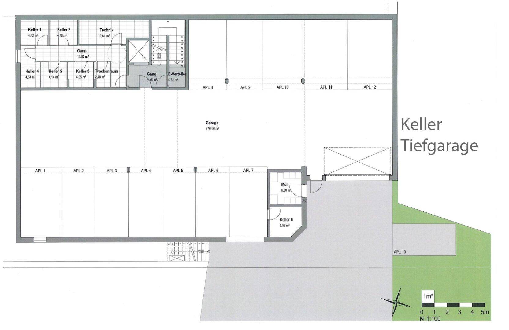 Grundriss der Tiefgarage mit mehreren Stellplätzen, Kellerräumen und Technikbereich.