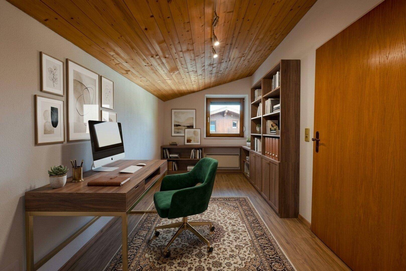 Ruhiges Arbeitszimmer mit Holzdecke, Teppich und Bücherregalen.