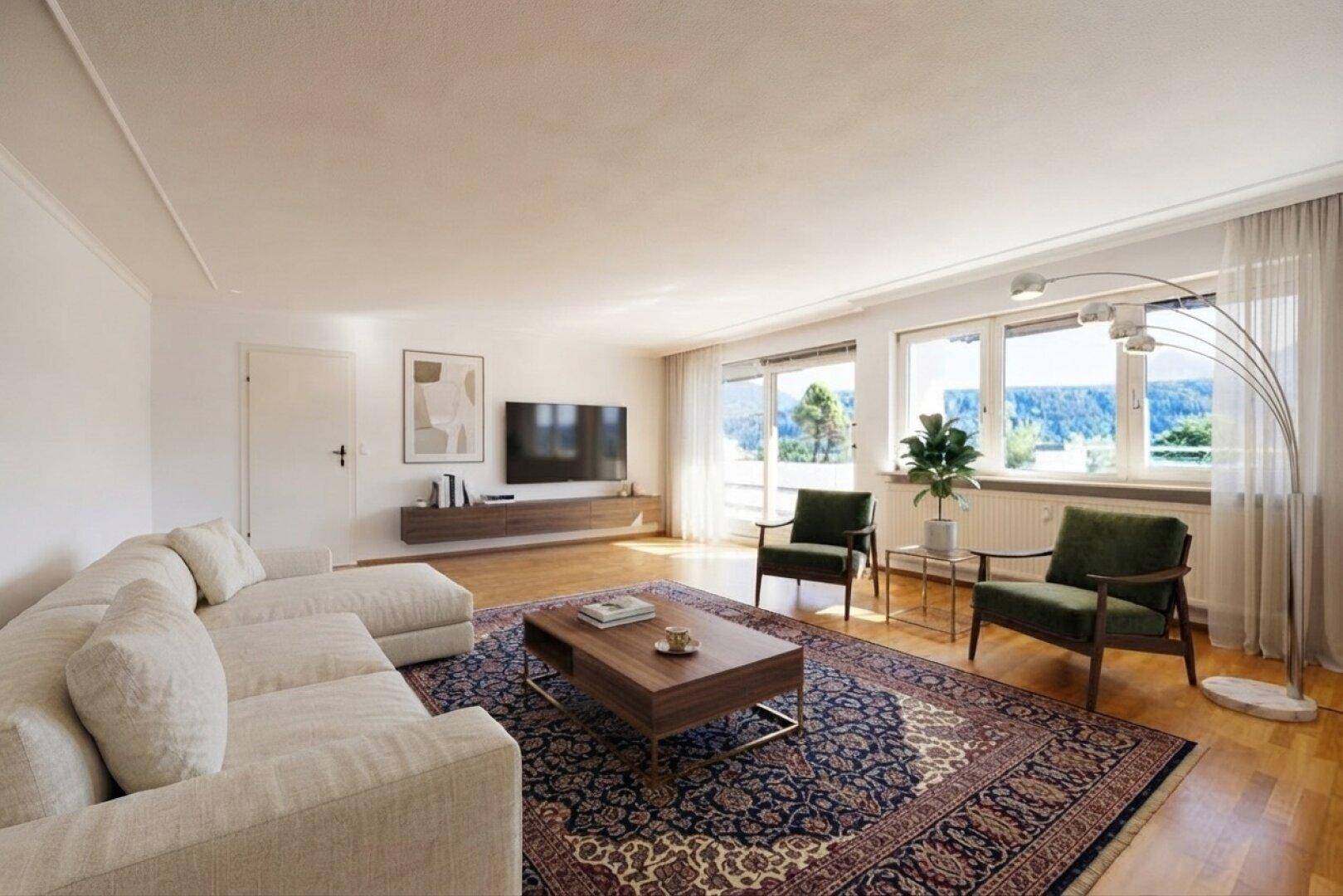 Helles Wohnzimmer mit Holzboden, großem Teppich und weitem Blick durch die Fenster.