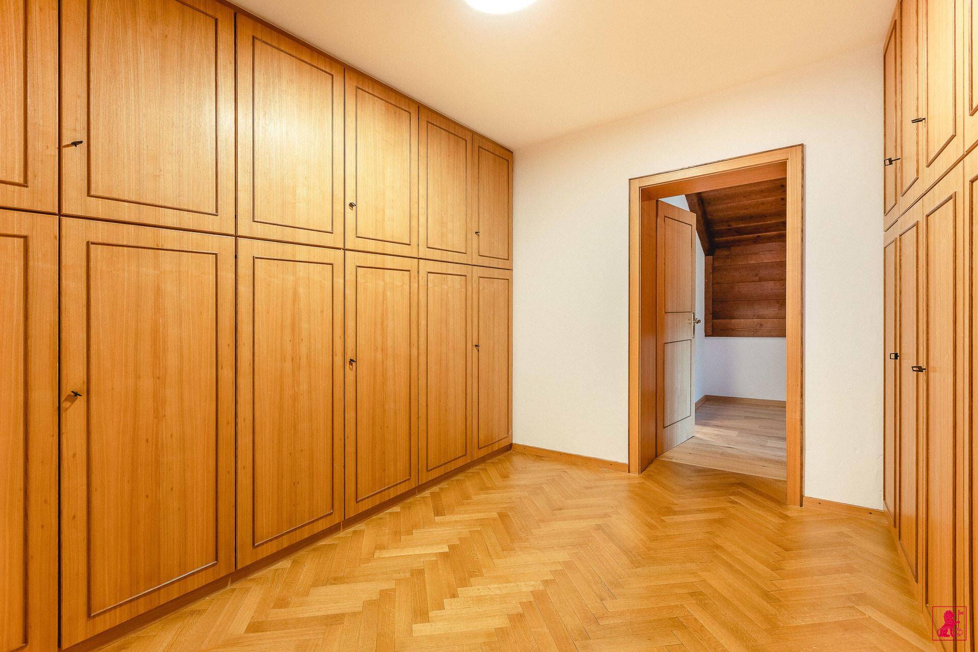 Begehbarer Schrank