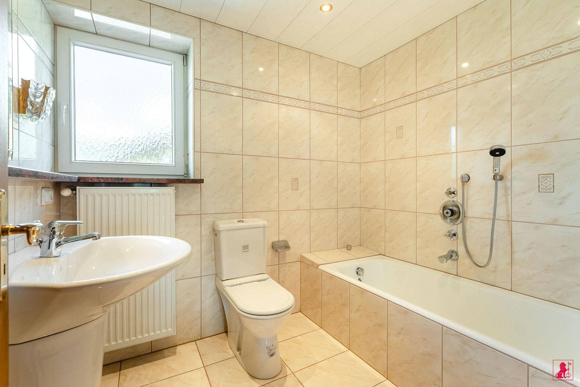 Badezimmer mit Badewanne