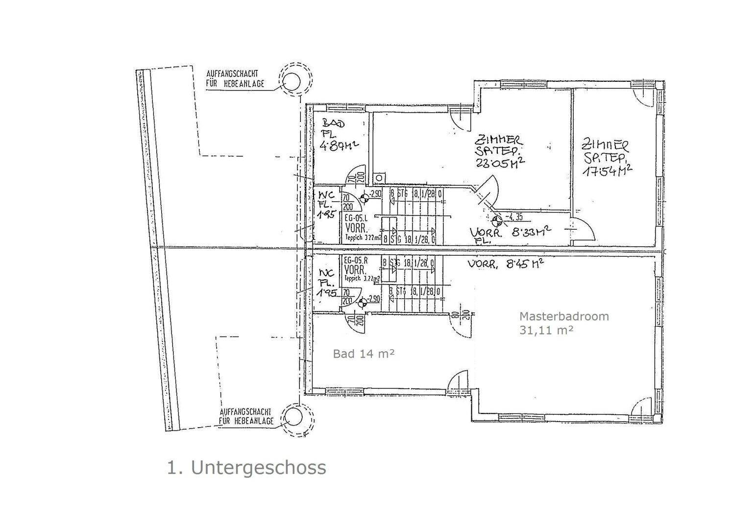 Grundriss des ersten Untergeschosses mit Schlafzimmern, Bädern, Gäste-WC und Vorräumen.