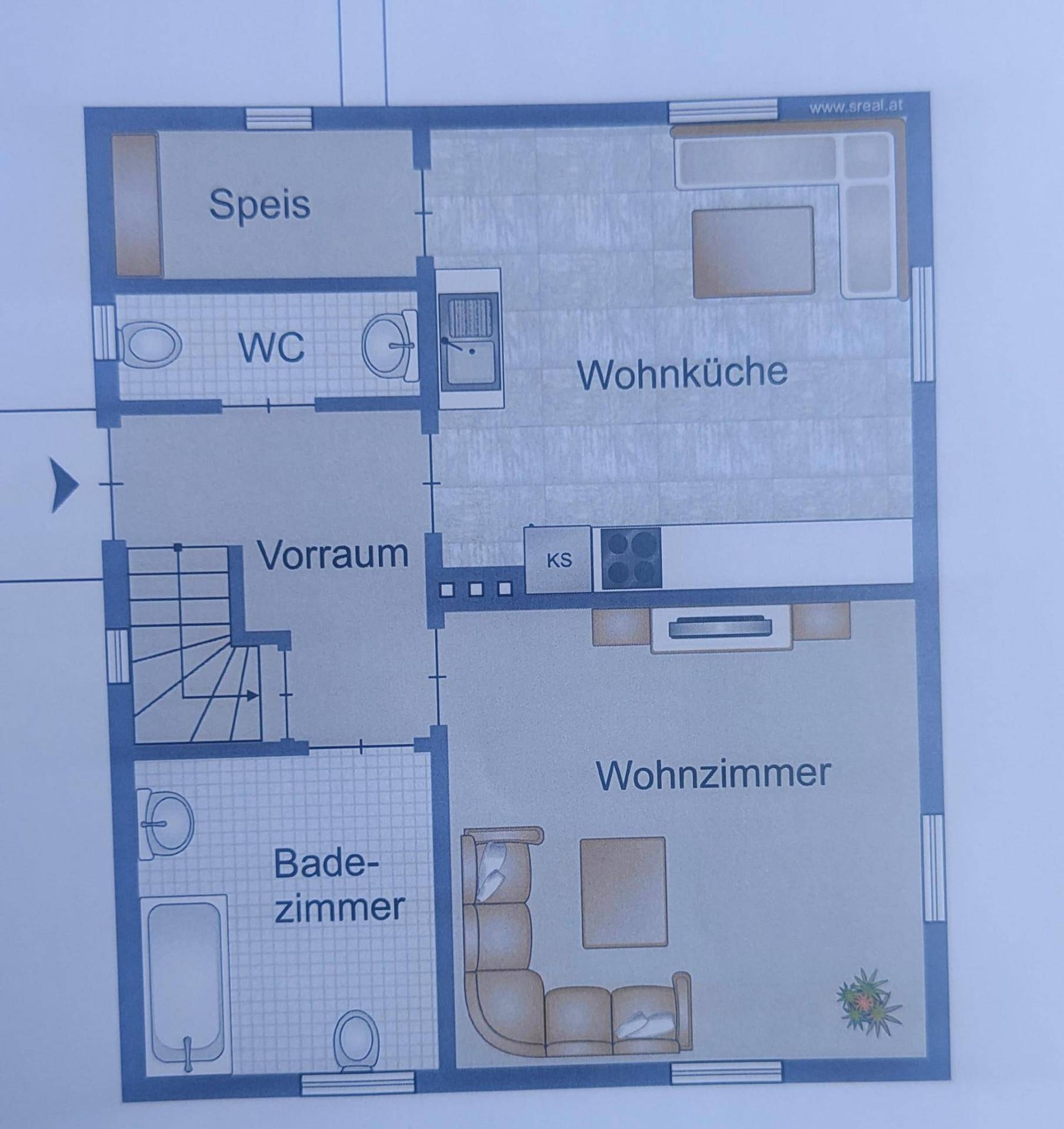 Grundriss des Erdgeschosses mit Wohnküche, Wohnzimmer, Bad und WC.