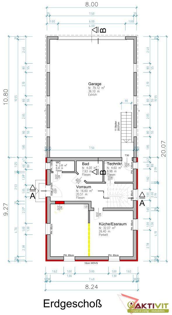 Grundriss des Erdgeschosses mit Garage, Bad, Vorraum und offener Küche/Essbereich.