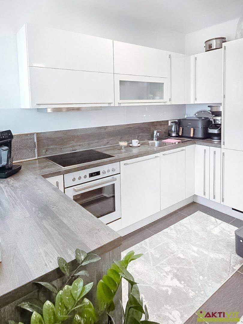 Moderne 3-Zi-Wohnung im 8. Stock. - Mit Parkplatz und Fernblick. - Ansicht 6
