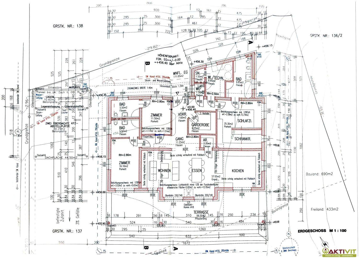Detaillierter Grundriss des Erdgeschosses mit Wohn-, Ess- und Küchenbereich sowie Terrasse.