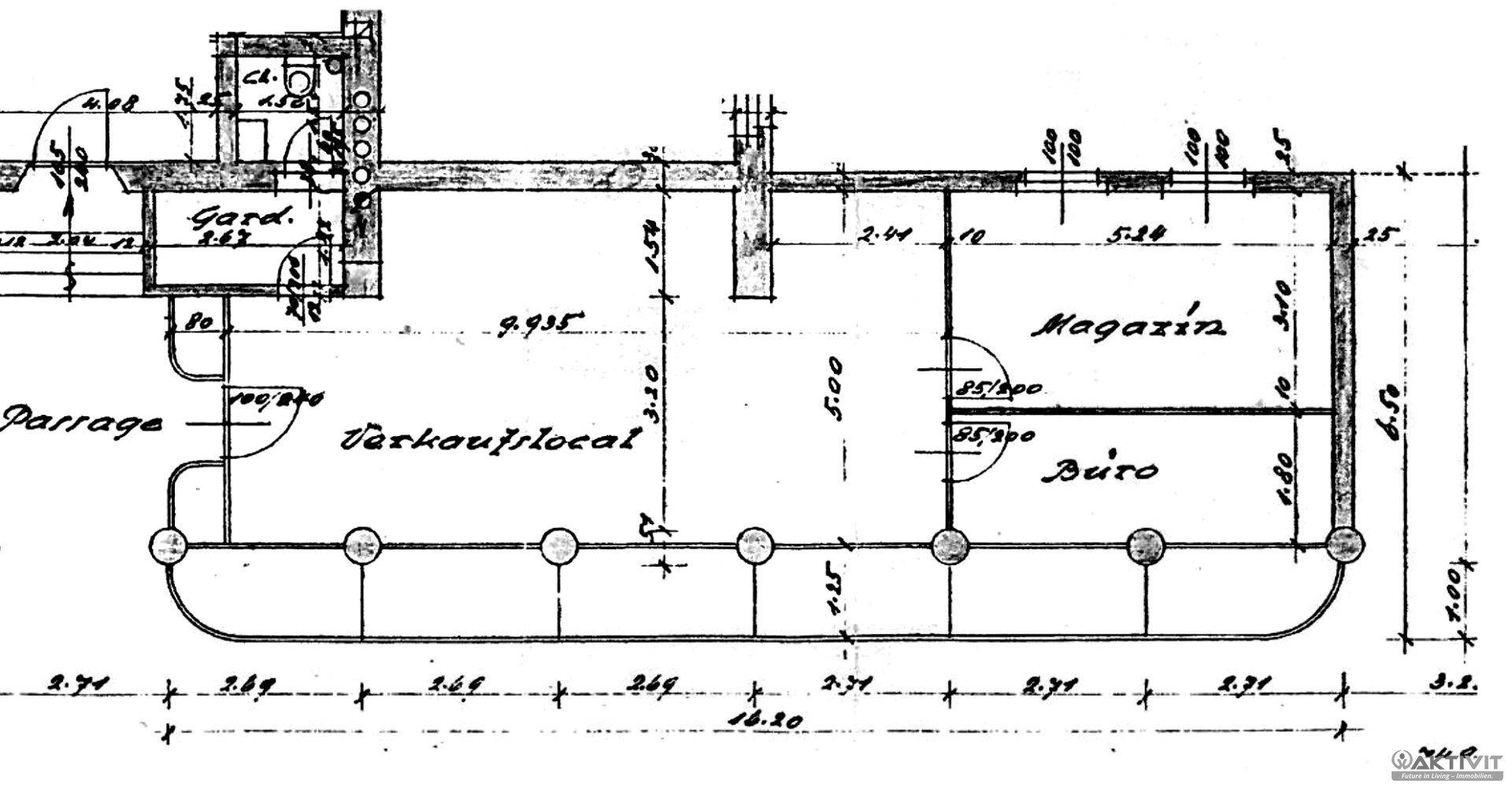 Grundriss zeigt Verkaufsfläche, Büro und Magazin mit Maßen.
