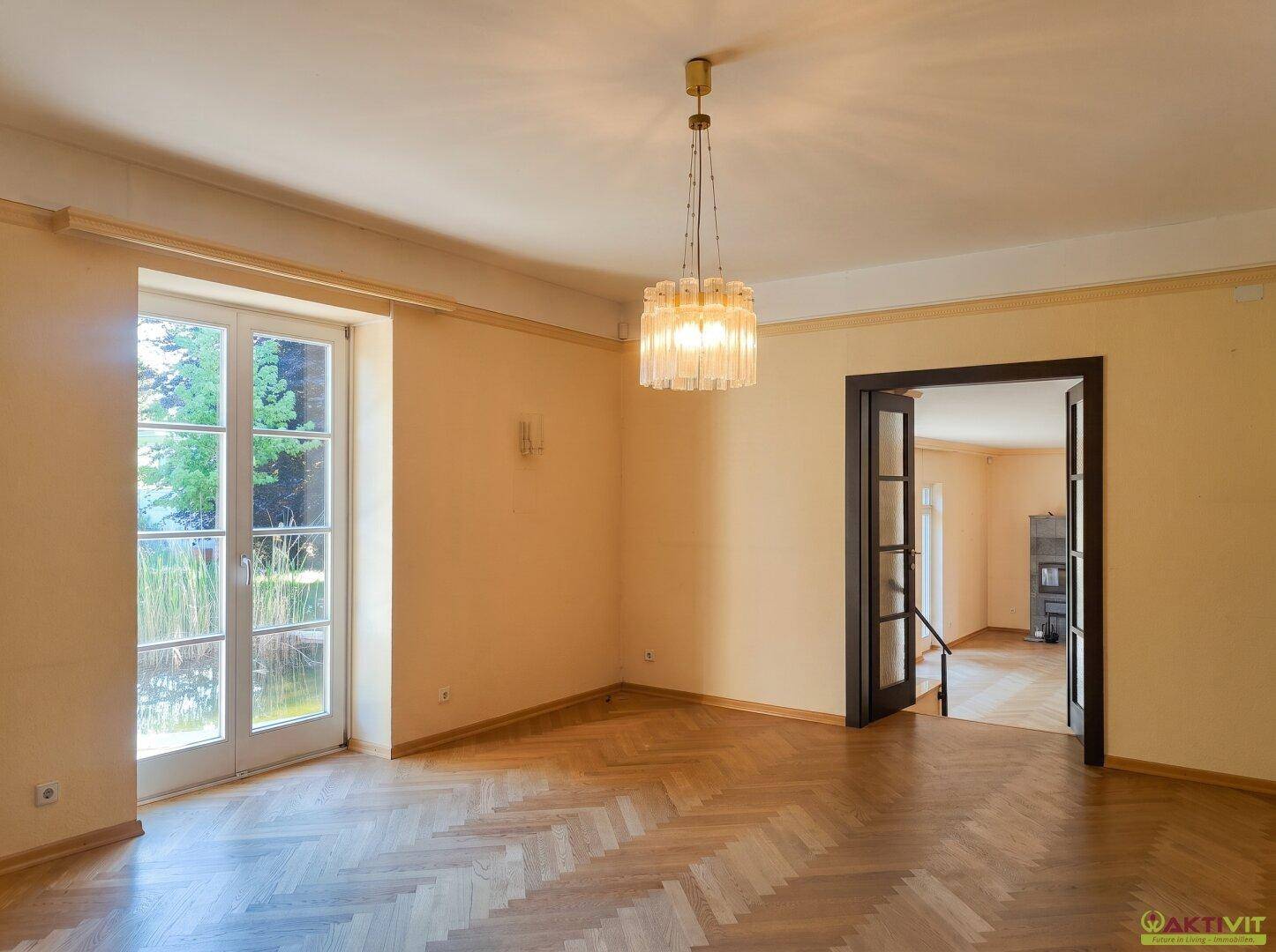 Wohnen &amp; Arbeiten vereint – Großzügiges Wohnhaus mit Bürokomplex in Villach-Lind - Mehr