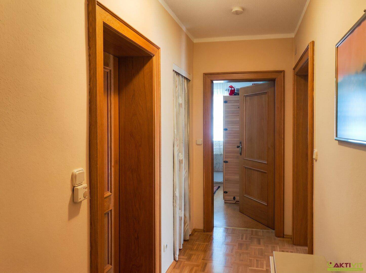 Großzügige 6-Zimmer-Wohnung mit Garten und Balkon in naturnaher Lage - Ansicht 2