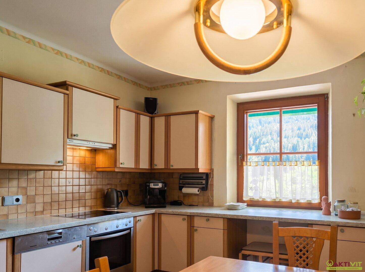 Großzügige 6-Zimmer-Wohnung mit Garten und Balkon in naturnaher Lage - Ansicht 4