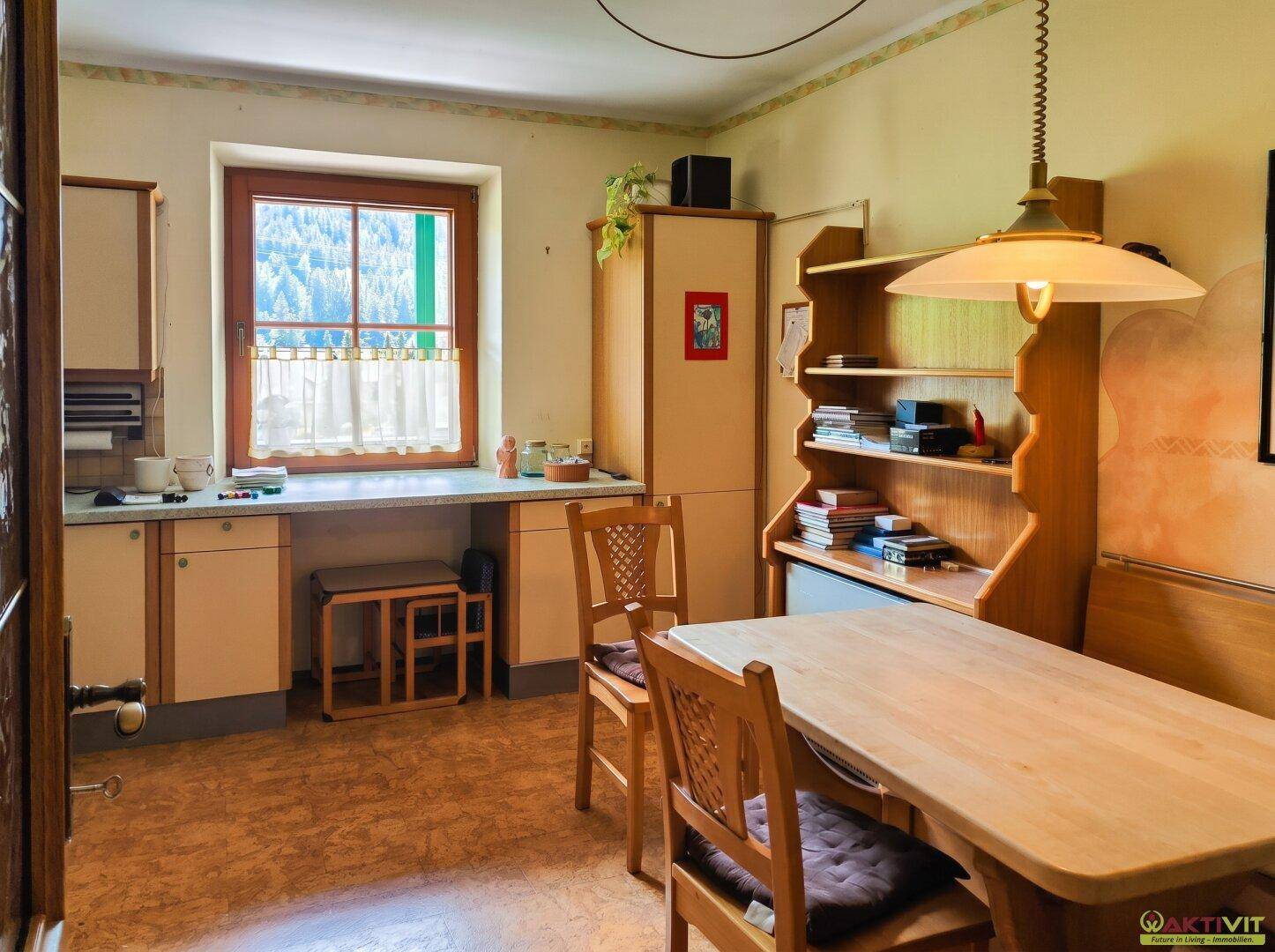Großzügige 6-Zimmer-Wohnung mit Garten und Balkon in naturnaher Lage - Ansicht 5