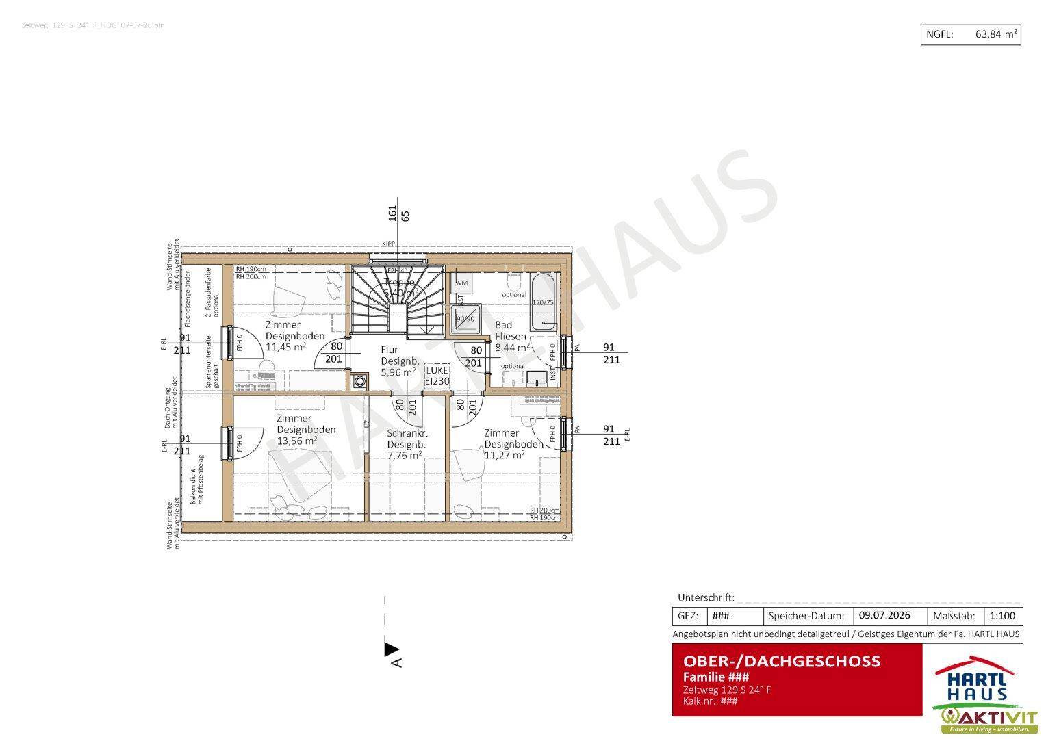 Grundriss des Obergeschosses mit drei Schlafzimmern, einem Badezimmer und einem praktischen Schrankraum.