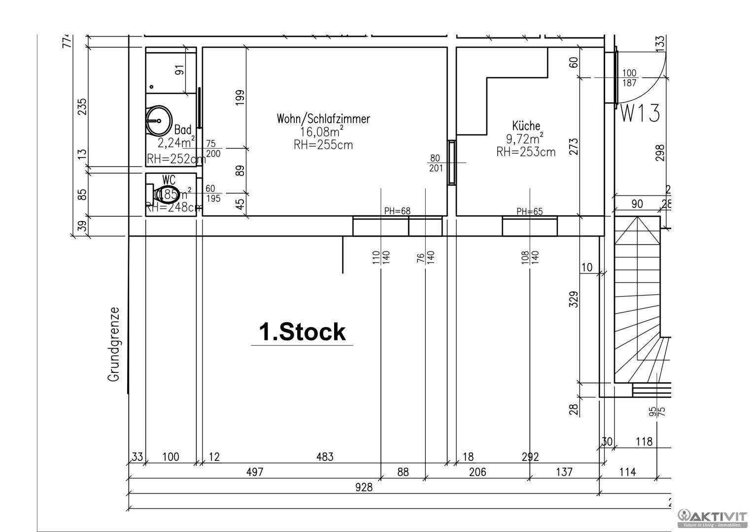 Grundriss des ersten Stocks mit kombiniertem Wohn-/Schlafzimmer, Küche, Bad und separatem WC.