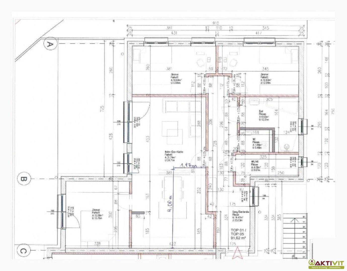 Detaillierter Grundriss einer Wohnung mit mehreren Zimmern, offenem Wohnbereich und Balkonzugang.