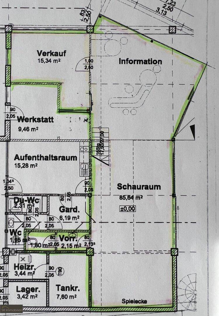Detaillierter Grundriss mit verschiedenen Funktionsbereichen wie Verkaufsraum, Werkstatt und Schauraum.