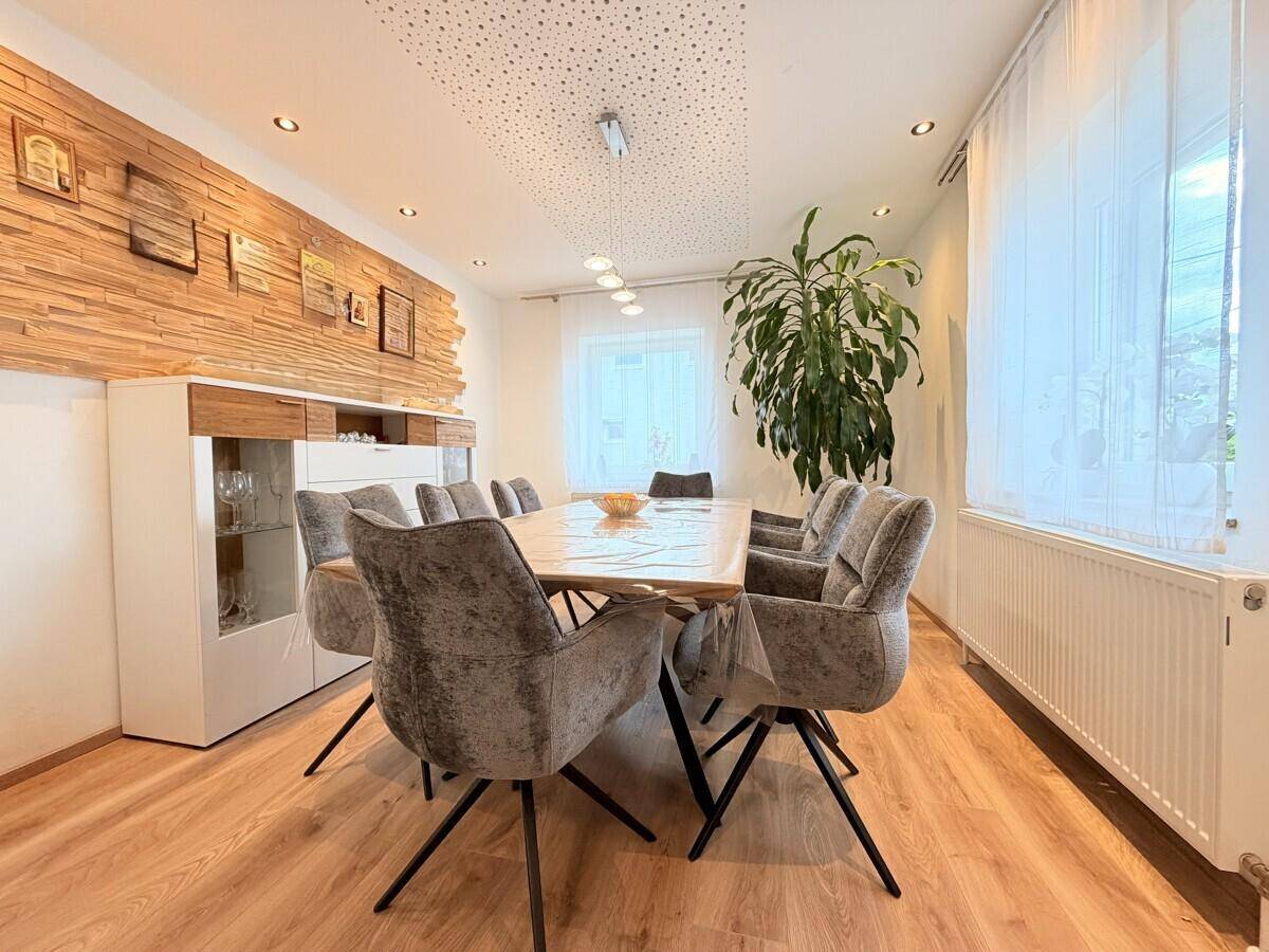 Modernisiertes Einfamilienhaus mit traumhaftem Garten in Klagenfurt-Welzenegg - Widok 6