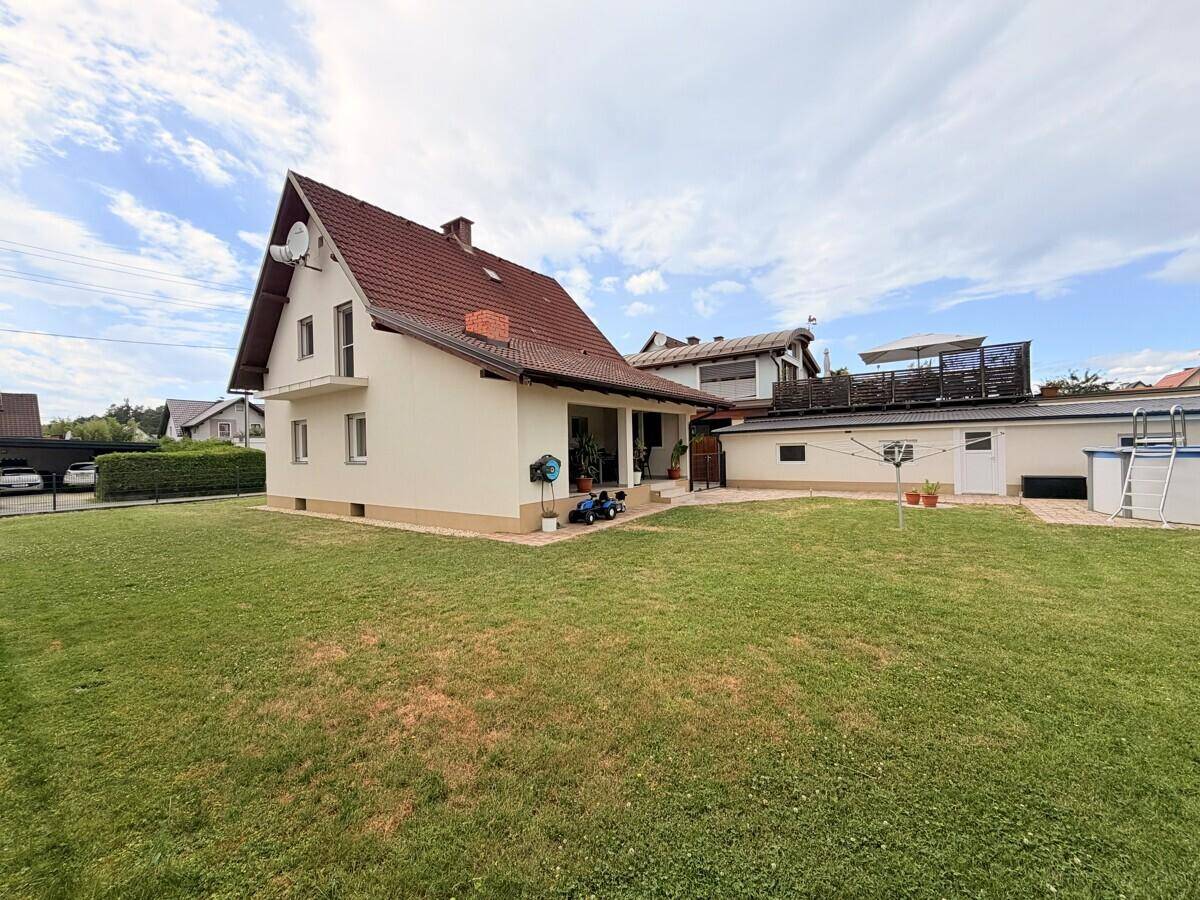 Modernisiertes Einfamilienhaus mit traumhaftem Garten in Klagenfurt-Welzenegg - Widok 2