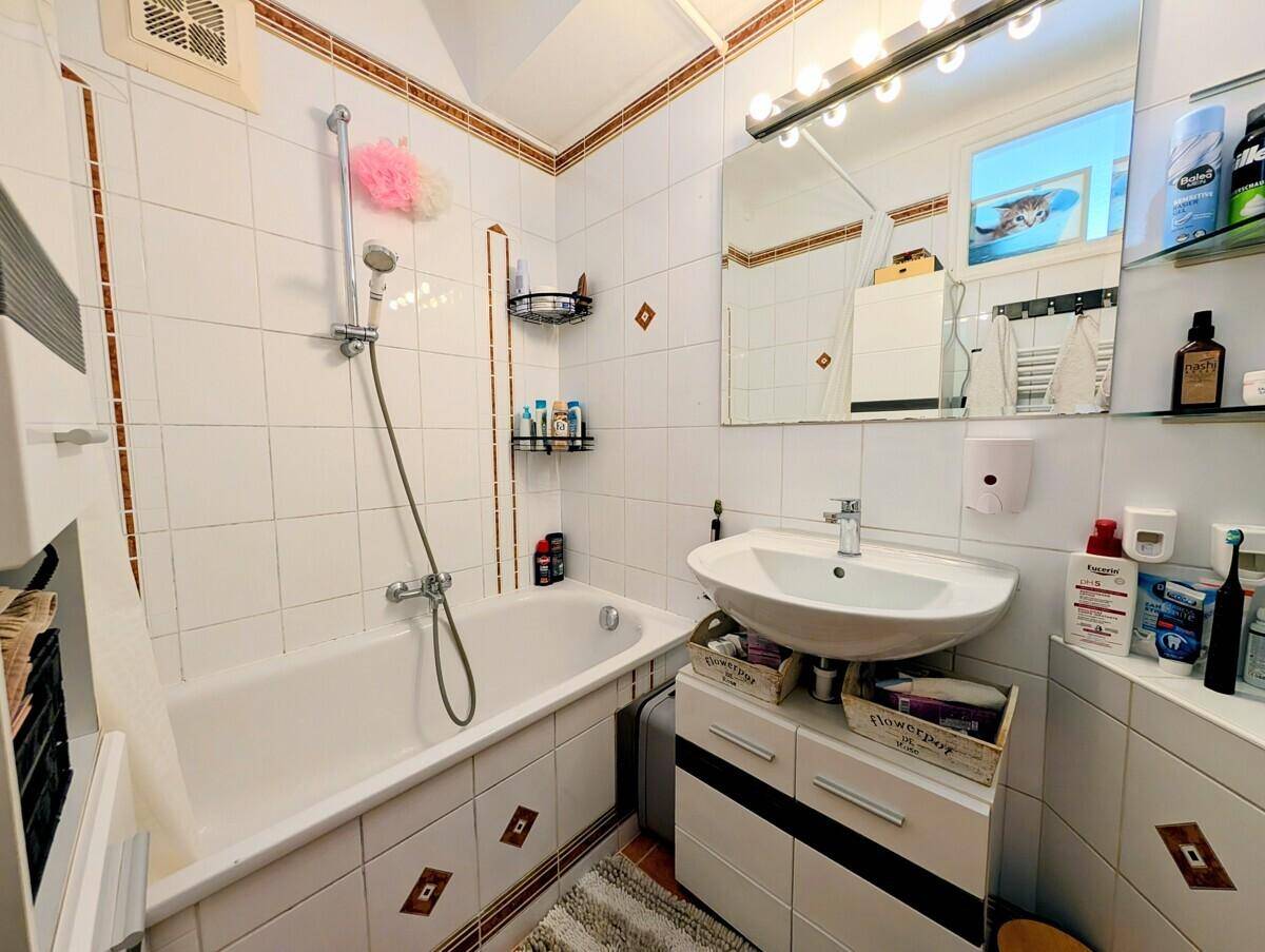 Bad mit Wanne