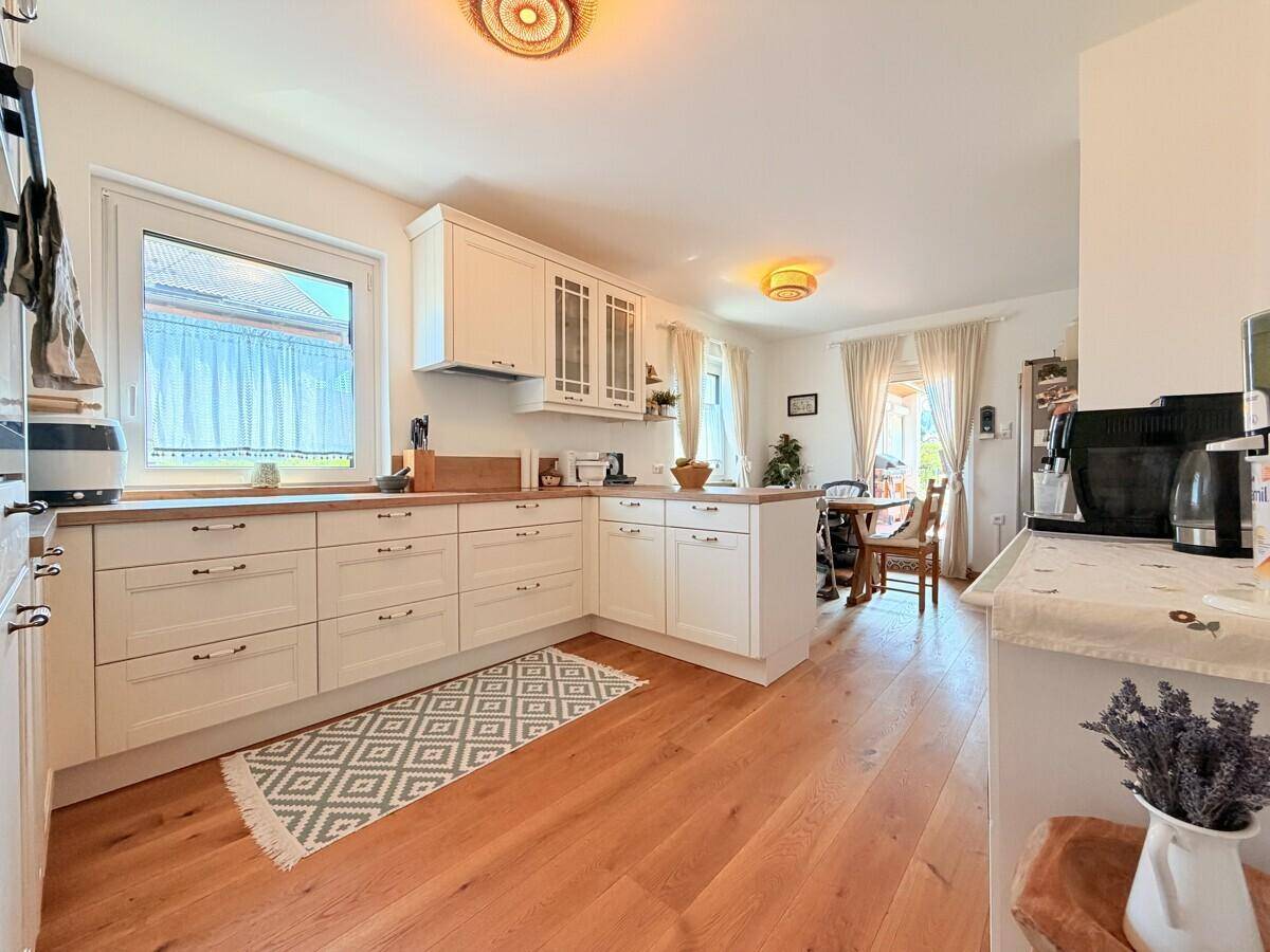 Großzügiges Zweifamilienhaus in begehrter Wohnlage von Moosburg - Ansicht 4