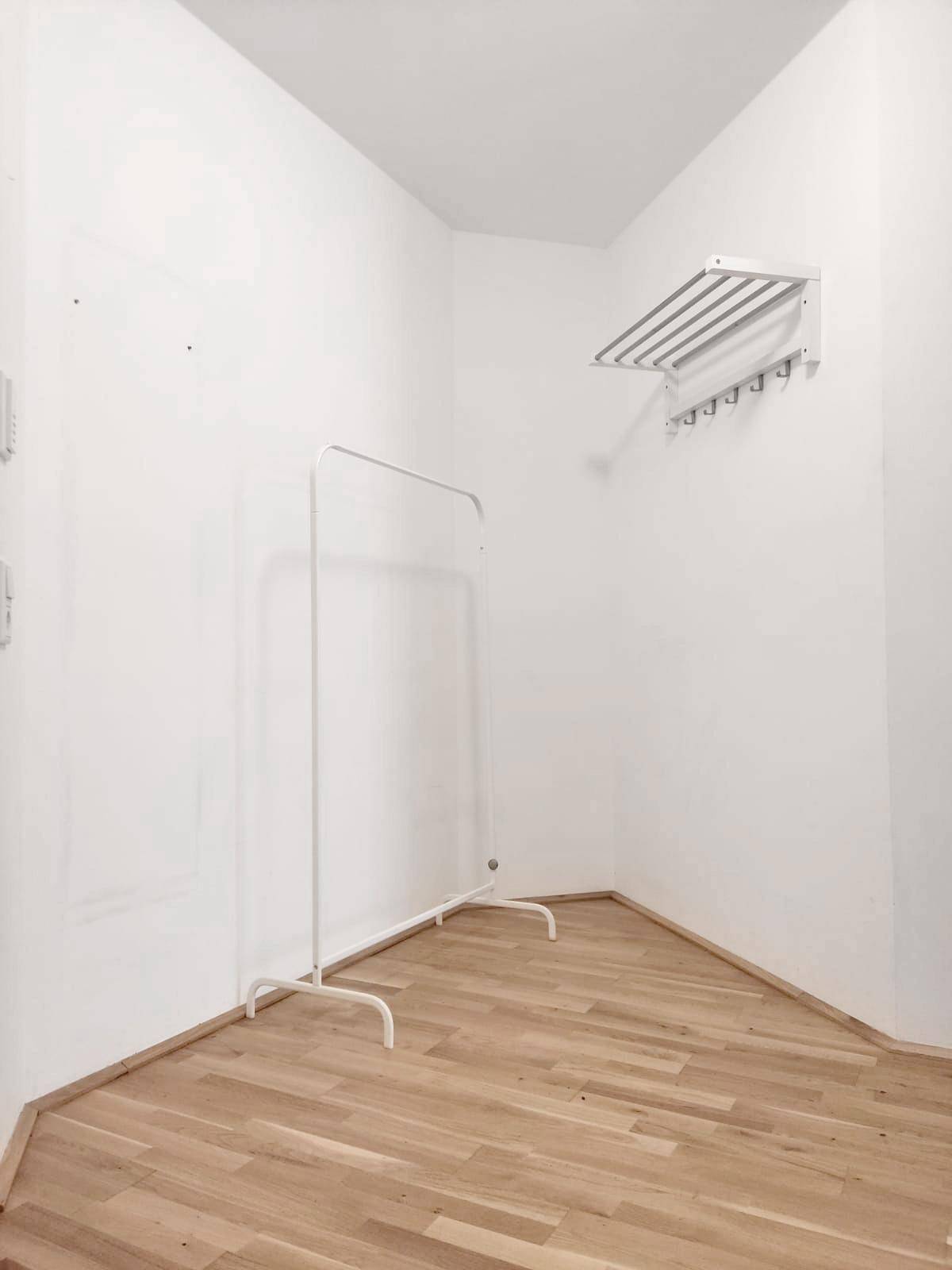 Amras_Maisonette_Eingang_Garderobe