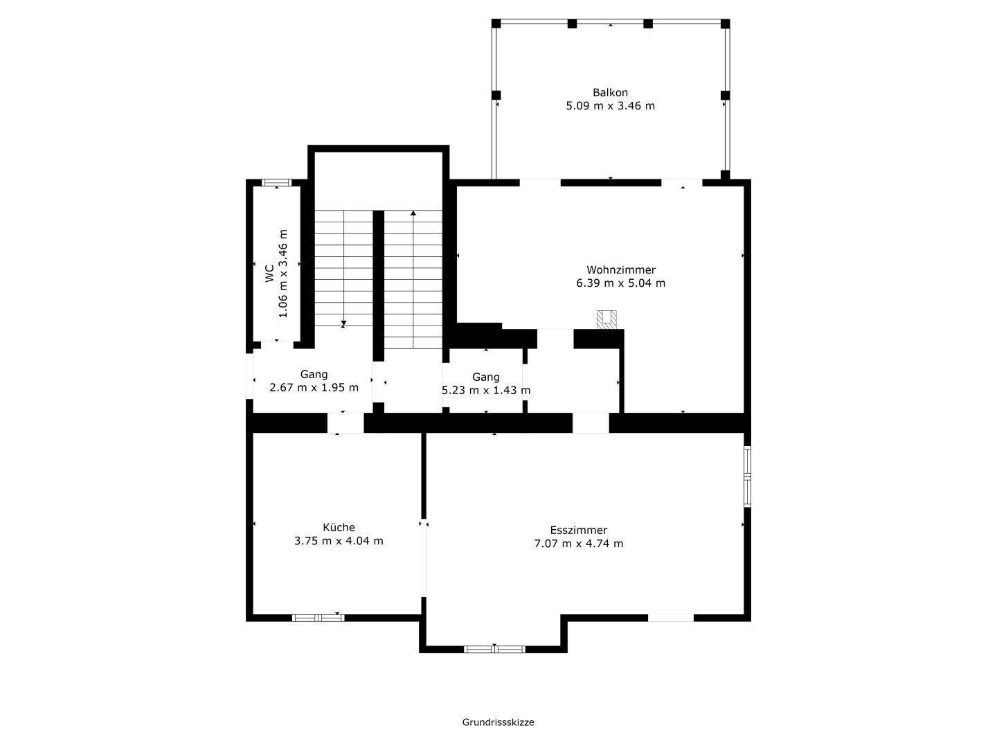 Grundriss des Erdgeschosses mit Wohnzimmer, Esszimmer, Küche und Balkon.