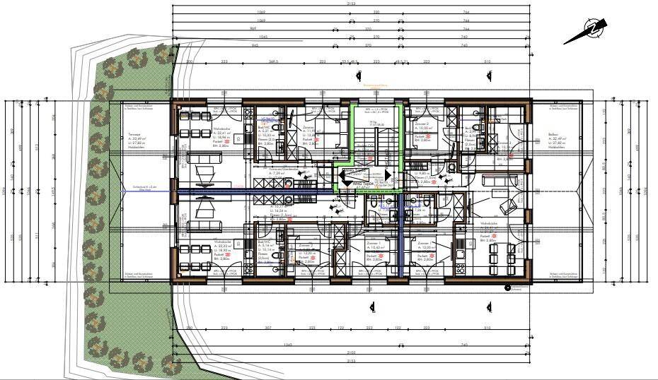 Detaillierter Grundriss eines Geschosses mit mehreren Wohnbereichen und Balkonzugängen.