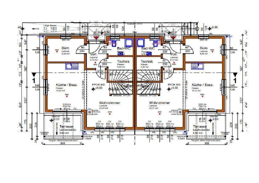 Grundriss des Erdgeschosses mit Wohnzimmer, Küche, Büro und Zugang zur Terrasse.