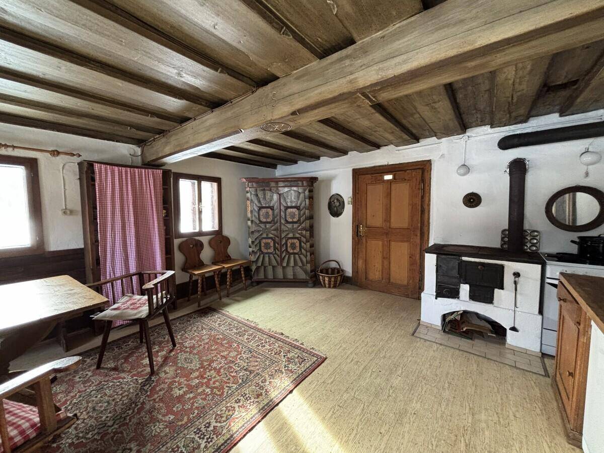 Rarität: altes Bauernhaus mit vorgelagertem Baugrundstück und Holzbezugsrecht - Mehr