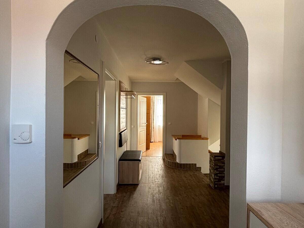 Wohnhaus mit zwei separaten Wohneinheiten – ideal für Familie &amp; Vermietung - Więcej