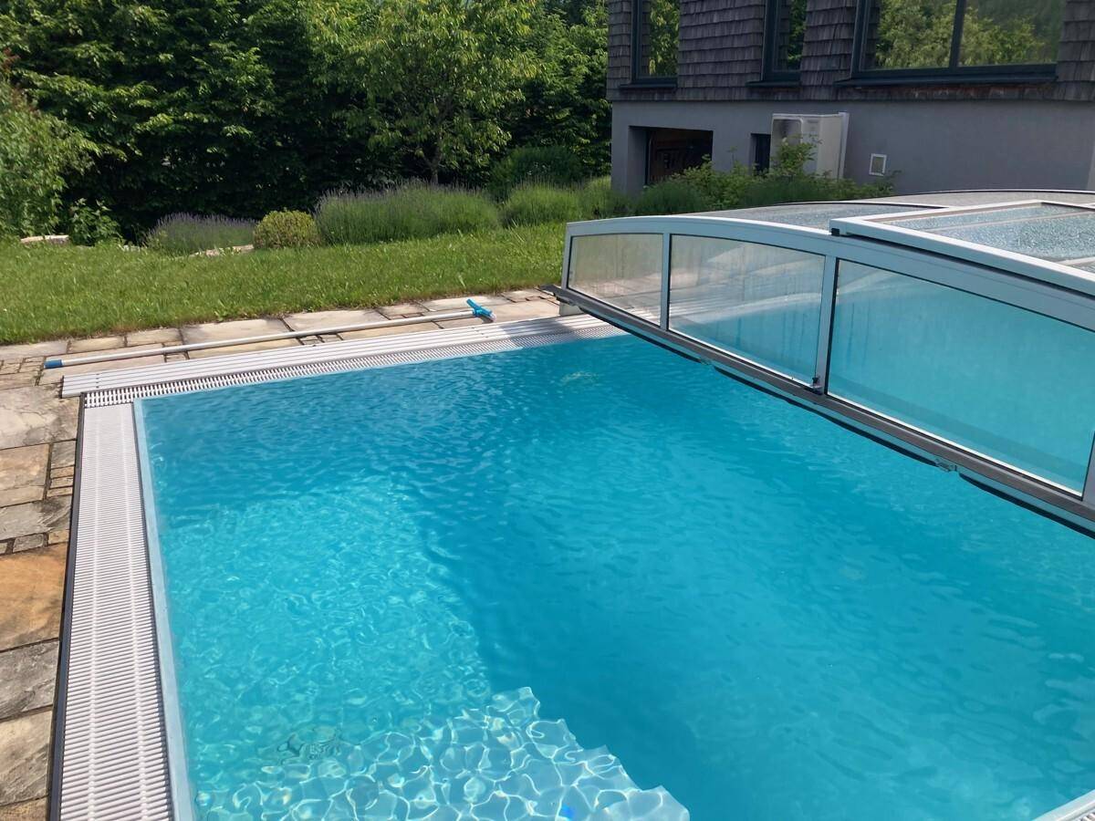 Pool mit Abdeckung