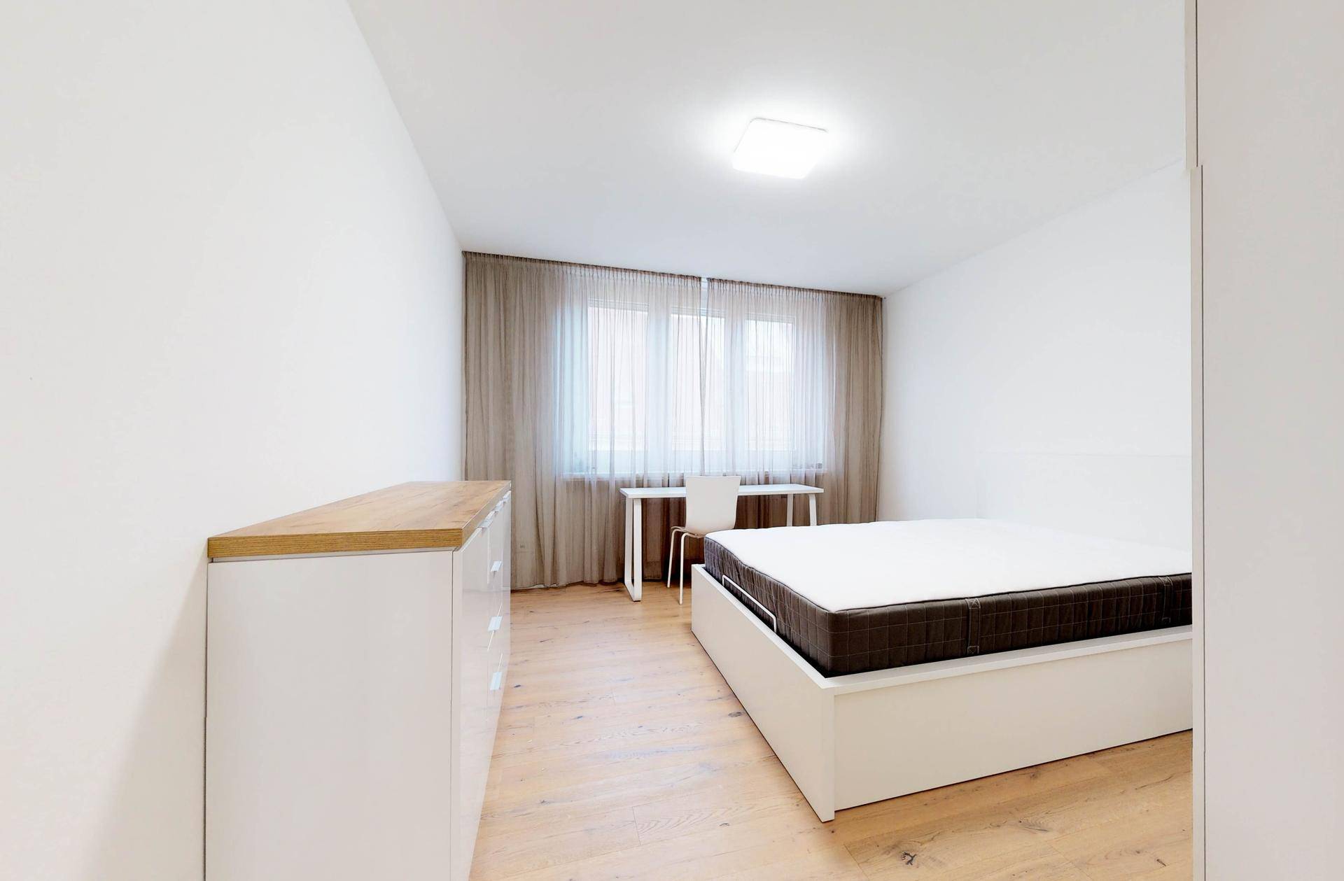 Schlafzimmer 1