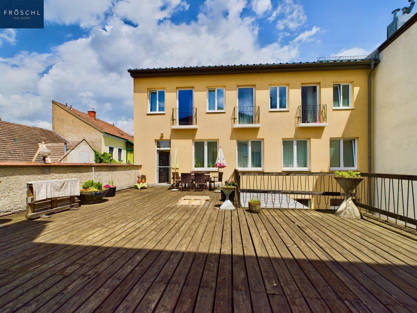 Wohnhaus u. Terrasse - Ansicht 01