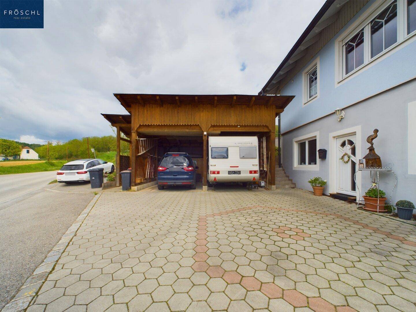 Ansicht Carport und Eingang Büro/Werkstatt