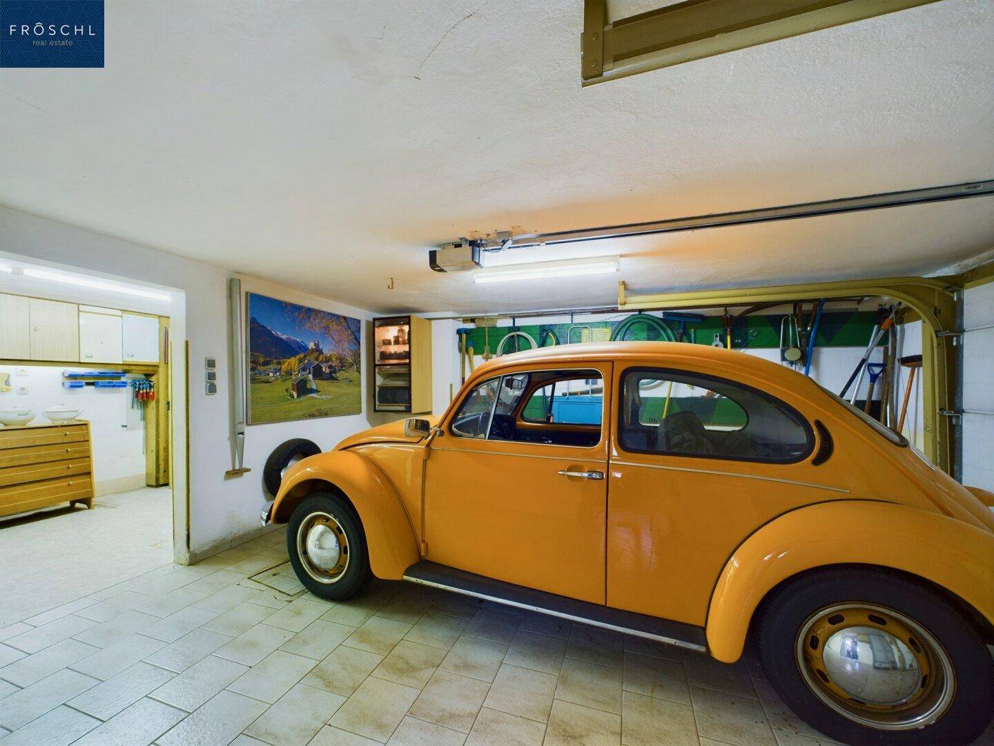 Garage (der schöne VW Käfer ist im Kaufpreise nicht enthalten)