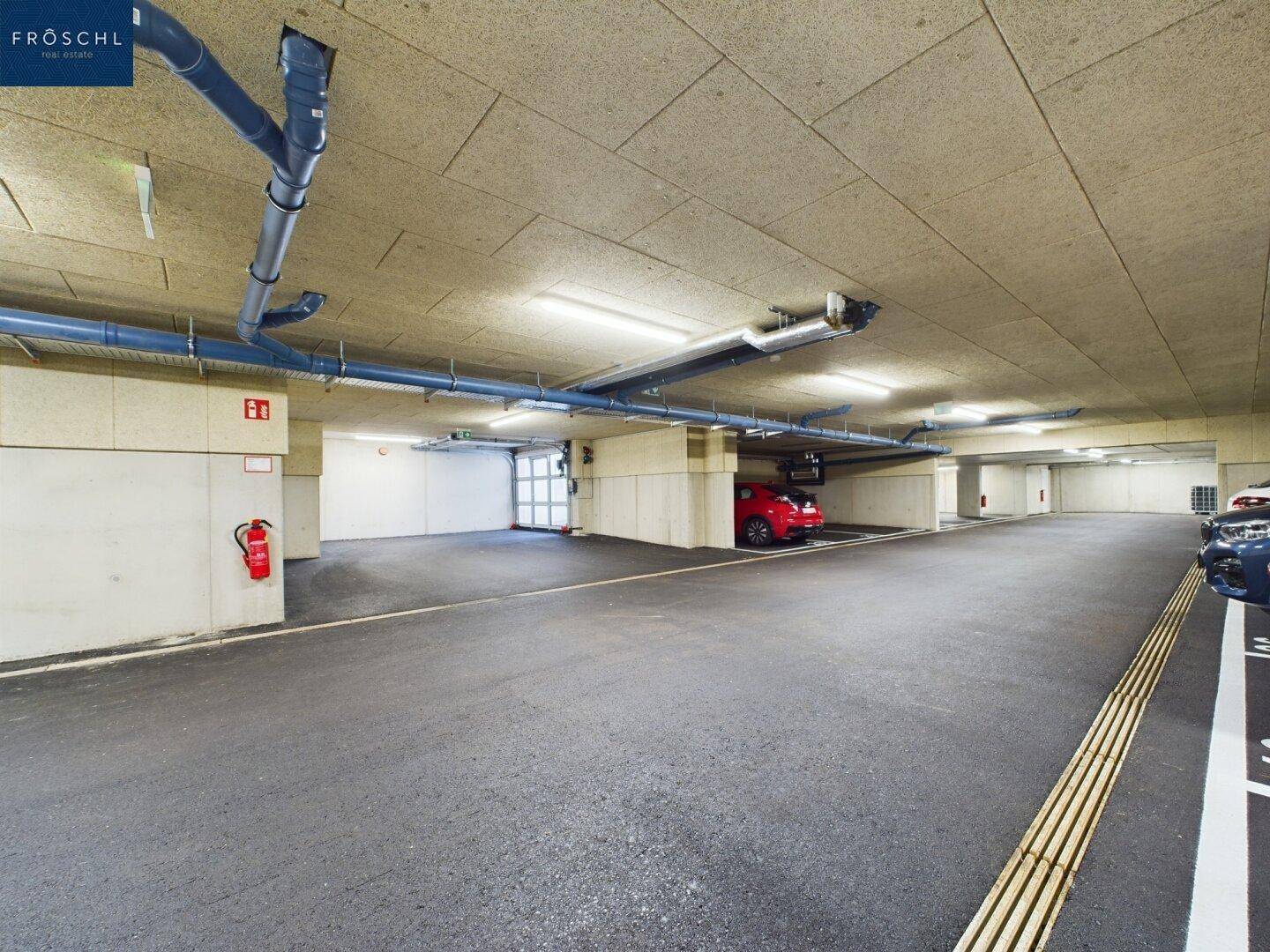 Ansicht Garage und Einfahrt