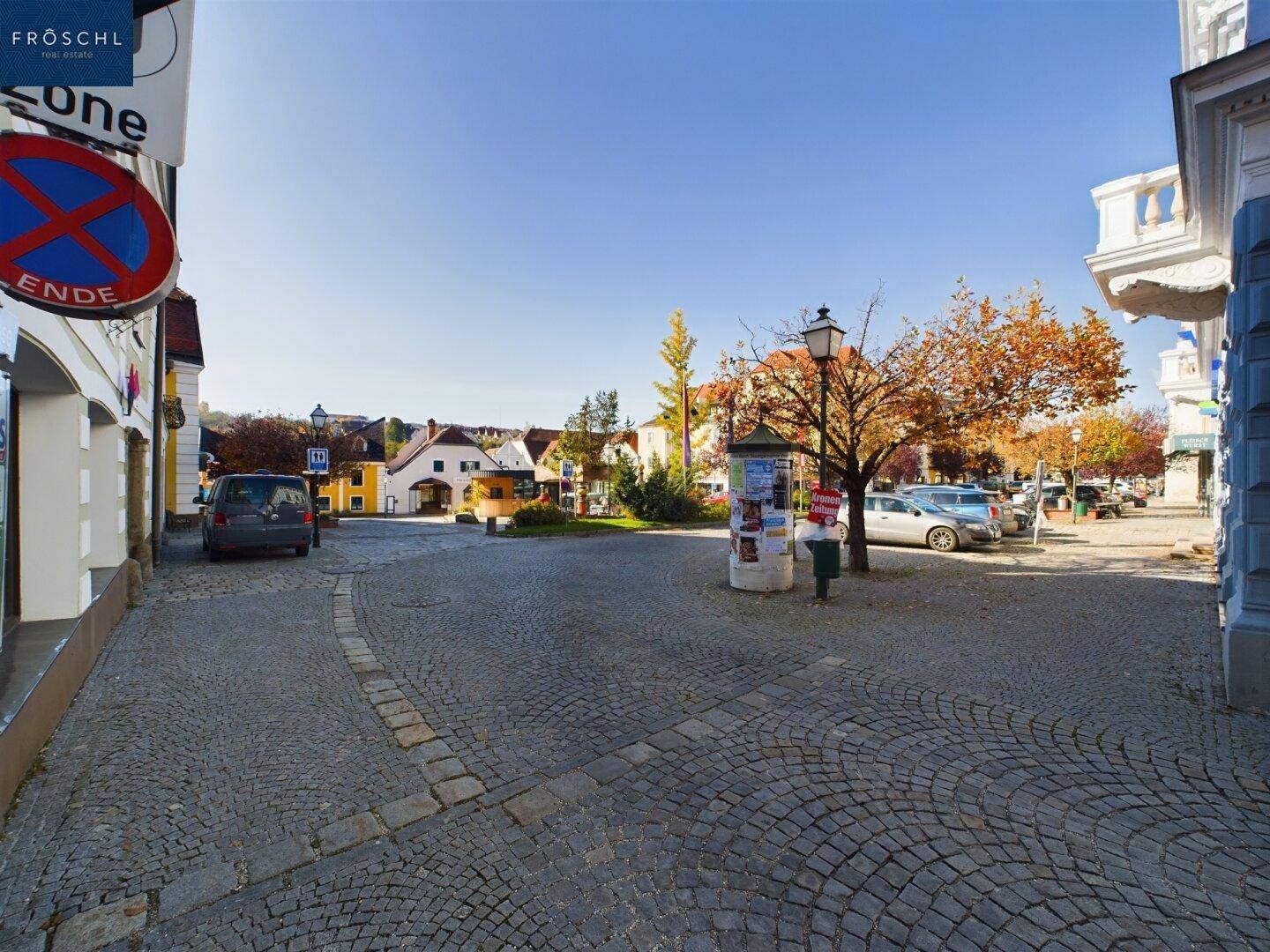 Blick vom Eingangsbereich Richtung Hundertwasserbrunnen