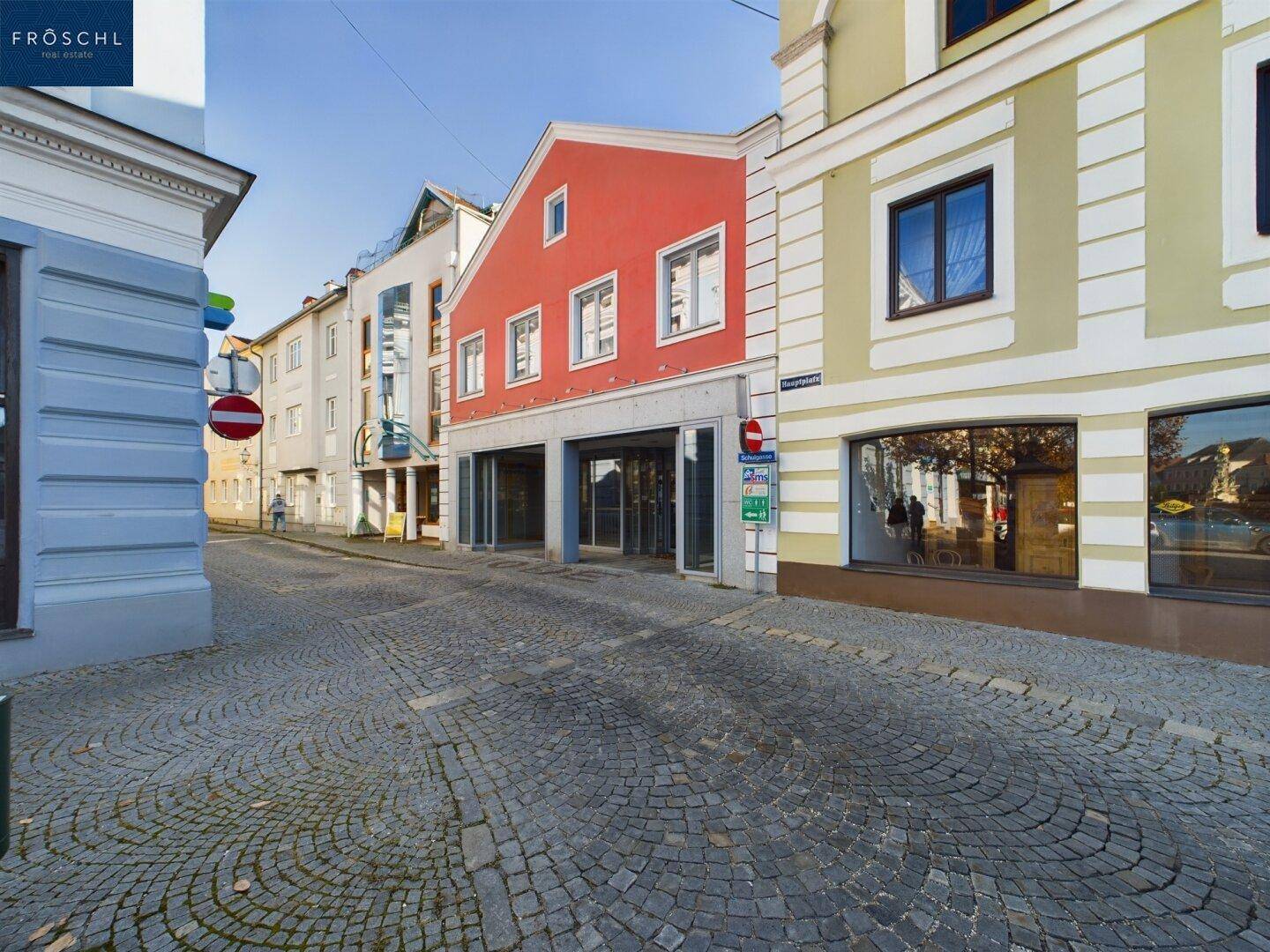 Geschäftshaus beim Hundertwasserbrunnen, Hauptplatz im Zentrum von ZWETTL - Ansicht 3