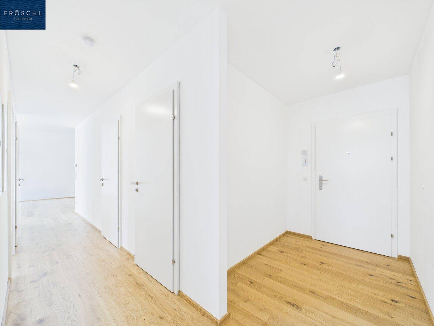 Blick auf den Gang und Eingang der Wohnung