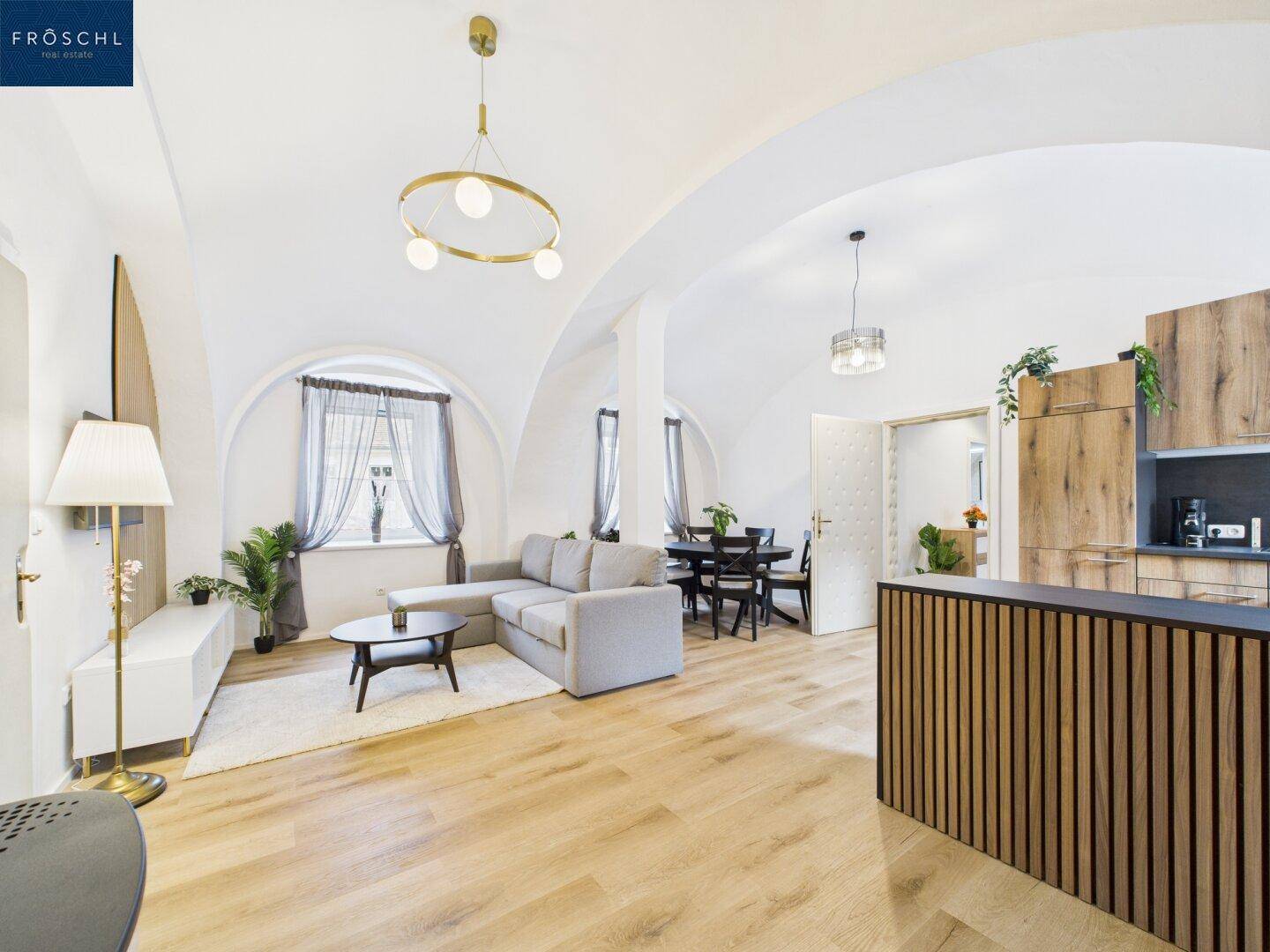 Top 4 - Blick in den Wohnzimmer- u. Essbereich