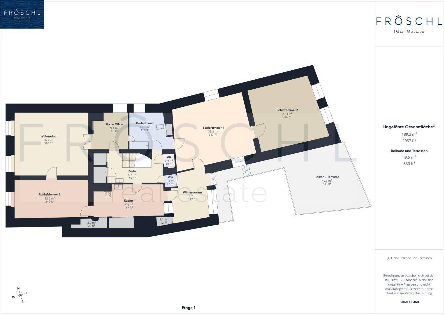 Grundriss des ersten Obergeschosses mit Schlafzimmern, Wohnbereich, Küche und Balkon/Terrasse.